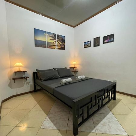 Ohlala Hostel Moalboal Bagian luar foto